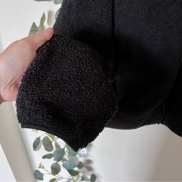 Uniqlo Fleece Jacket - Picture 9 of 9